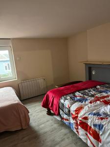 Appartements Appartement calme, frais a louer, nouvellement repeint, emplacement strategique, proche de toutes commodites, de l-autoroute, valenciennes, lille, Belgique, wifi, Netflix, parking Gratuits : photos des chambres