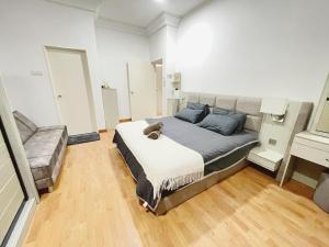 PLATINO, Huge Family 3BR Suite, Few steps to Paradigm Mall & Escape JB