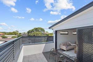 Coastal Lifestyle in Modern 3BR Rosebud Townhouse