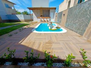 Casa 2 suítes e piscina em Rio das Ostras há poucos passos do Mar!