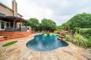 Pool, Games & Bbq Luxury Texas Home - Helotes