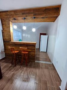 Casa 2 suítes e piscina em Rio das Ostras há poucos passos do Mar!