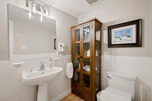 The Crest, Spacious, Central Condo, Free Parking