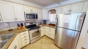 Destin on the Gulf 406-By Holiday Isle Properties