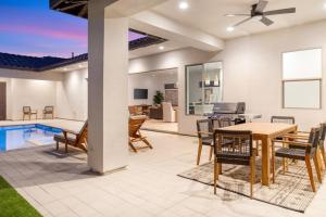 Luxury and comfort throughout Pool Spa Putting Green