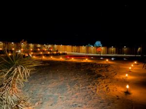 Private Home - Heated Saltwater Pool, BBQ, Pro Pool Table, Horseshoes, Darts, Cotton Bedding, Half Acre - The Joshua Tree Forest - Pool Heat Optional