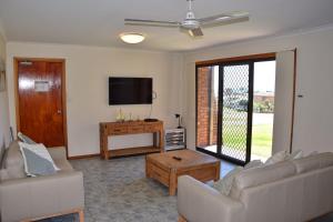 Seaview Townhouse 3 - Bring your own linen.