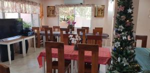 Queenslander Hotel and Restaurant