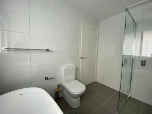 Luxury 4 Bedroom Home - Sleeps 10 Guests