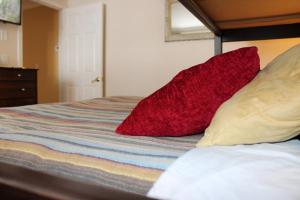 Trailside Village #3 - Slopeside 1BR with Hot Tub and Sauna, Ski In Ski Out with Ski Rental Deals