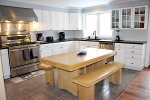 Trailside Village #3 - Slopeside 1BR with Hot Tub and Sauna, Ski In Ski Out with Ski Rental Deals