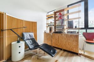 Modern Nomads Mid-Century Cosy 1BR near Shops at heart of CBD