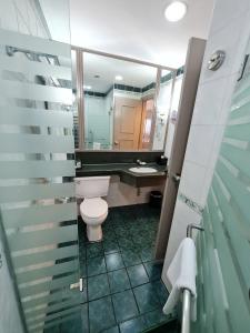 Deluxe 2 giường Hướng phố (Deluxe Twin City View)