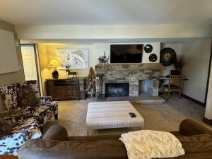Beautiful Renovated 3BR in Keystone condo