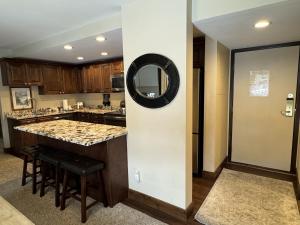 Beautiful Renovated 3BR in Keystone condo