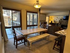 Beautiful Renovated 3BR in Keystone condo