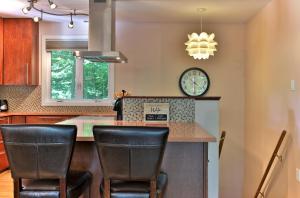 the SHACK - Three Bedroom Home Close to Ski Resort with Hot Tub