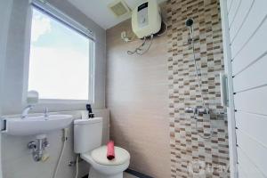 Comfort and Minimalist 1BR at Student Castle Yogyakarta Apartment By Travelio