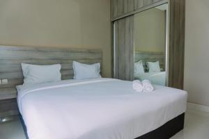 Modern Look 1BR at 22nd Floor Ciputra International Apartment By Travelio