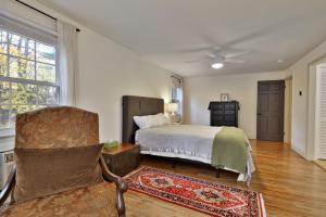 Susan Lane Hideaway - 4BR, 3BA Renovated Home, Close to Skiing and Town, Fireplace