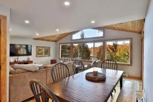 Lakeside Lodge at Fern Lake - 3BR, 1BA Waterfront with Dock - ميدلبوري