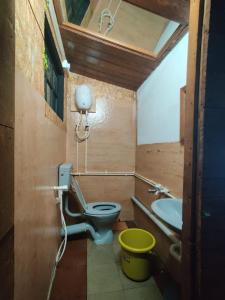 Jerusalem home stay - Leo wood house