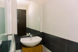 Warm and Minimalist 1BR Apartment at Scientia Residence By Travelio