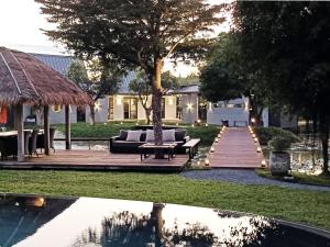 Chombua MaeWang ชมบัว