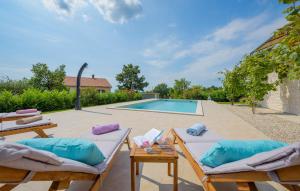 Lovely Home In Radetici With Wifi 