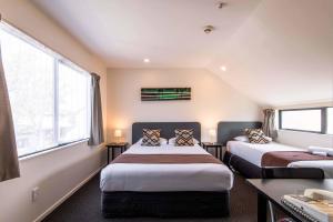 298 Westside Motor Lodge