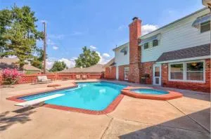 7 Bedroom Luxurious retreat with Heated Pool, Hot tub & King Beds - Bethany