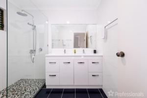 Rocky Retreat At Emu Park