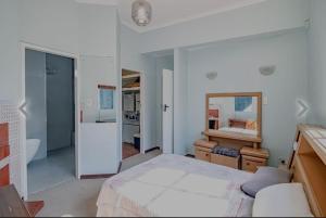 Spacious 3-Bedroom Gem in Vibrant Parkhurst