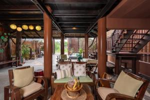 Authentic Thai Villa with Open-Air Living & Pool-Central-Huahin