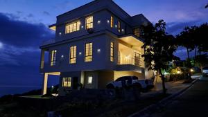 Beach house with Pool Nasugbu, The Cove House