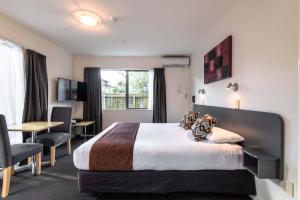 298 Westside Motor Lodge