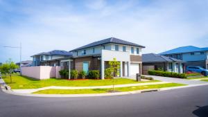 Luxury 4 Bedroom Home - Sleeps 10 Guests