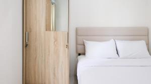 Homey 2BR at Puncak Permai Apartment By Travelio