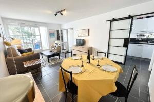 Appartements Charmant T2 Top Cosy Face a la rade : photos des chambres