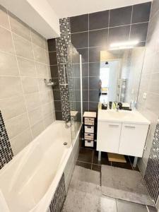 Appartements Charmant T2 Top Cosy Face a la rade : photos des chambres