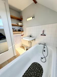 Maisons de vacances Charmante maisonnette Terrasse - Proche plages : Maison 2 Chambres