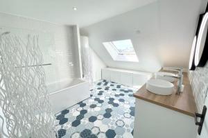 Maisons de vacances Duplex neuf Hyper Design - Piscine chauffee : photos des chambres