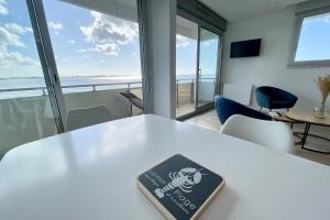 Appartements Lovely T1 d architecte de standing Vue mer 360 : photos des chambres