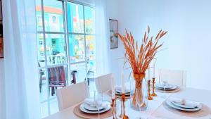 Walk to Beach, Shops, Dining, Pool View, Fast Wifi