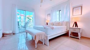 Walk to Beach, Shops, Dining, Pool View, Fast Wifi