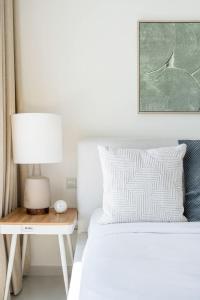 Airstay - Tranquil Studio - Golf Course Views - Monthly Offer Available