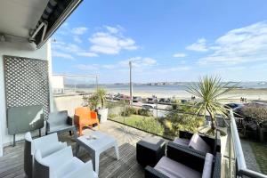 Appartements Luxury T3 neuf de standing Front de mer vue 180 : photos des chambres