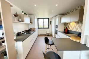 Appartements Luxury T3 neuf de standing Front de mer vue 180 : photos des chambres