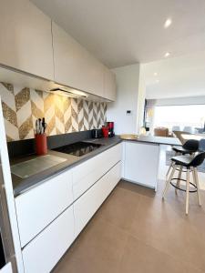 Appartements Luxury T3 neuf de standing Front de mer vue 180 : photos des chambres