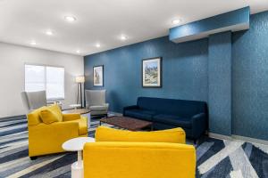 Comfort Inn & Suites near Tinley Park Amphitheater